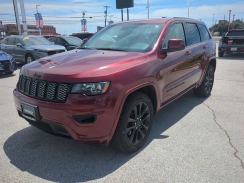 Used 2022 Jeep Grand Cherokee Laredo X RWD image 4
