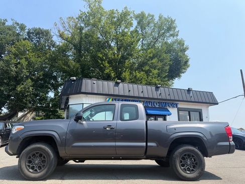 Used 2016 Toyota Tacoma SR w/ SR Convenience Package AWD/4WD image 2