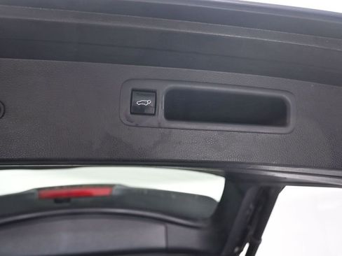 Used 2021 Toyota Highlander XLE AWD/4WD image 62