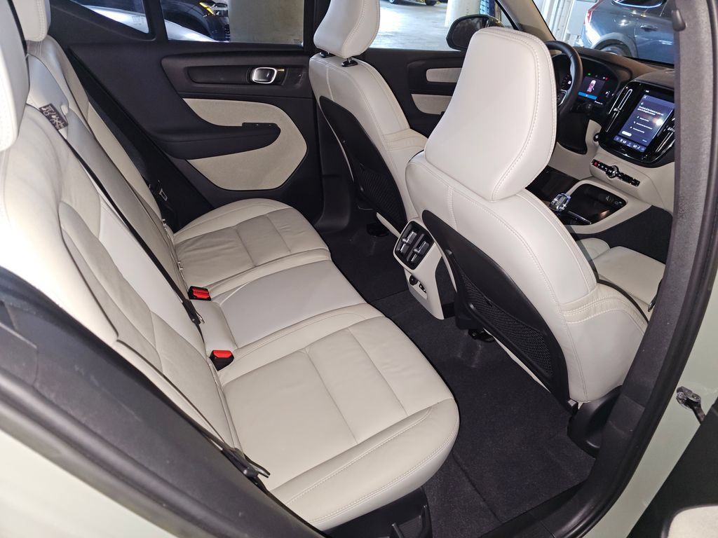Certified 2024 Volvo XC40 B5 Plus w/ Protection Package Premier AWD/4WD image 8
