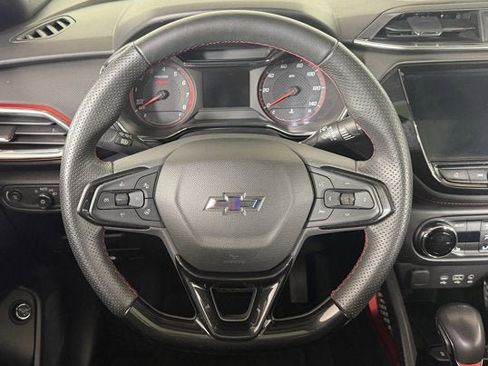 Used 2023 Chevrolet TrailBlazer RS w/ Sun and Liftgate Package FWD image 10