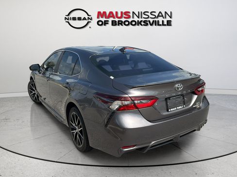 Used 2022 Toyota Camry SE w/ Convenience Package FWD image 5