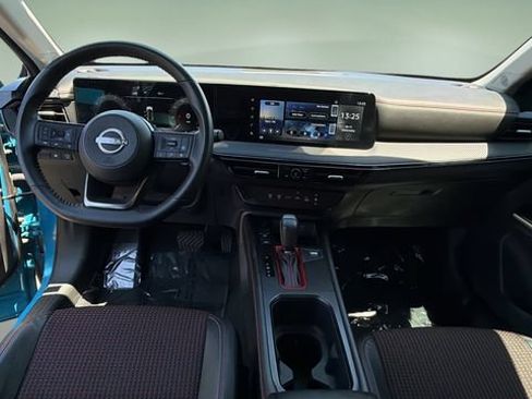 Used 2025 Nissan Kicks SR FWD image 16