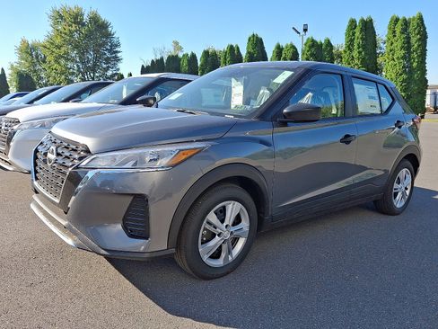 New 2025 Nissan Kicks Play S image 3