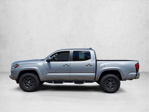 Used 2018 Toyota Tacoma SR5 AWD/4WD image 5