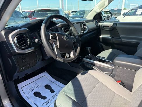 Used 2021 Toyota Tacoma SR5 AWD/4WD image 15