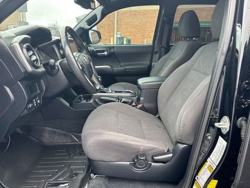 Used 2017 Toyota Tacoma TRD Off-Road image 9