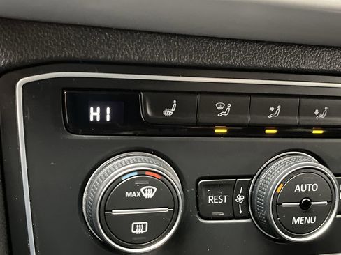 Used 2021 Volkswagen Atlas SE image 23