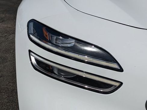 Used 2022 Genesis G70 2.0T w/ Prestige Package image 7