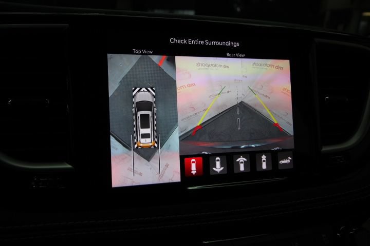 Used 2023 Chrysler Pacifica Touring-L FWD image 22