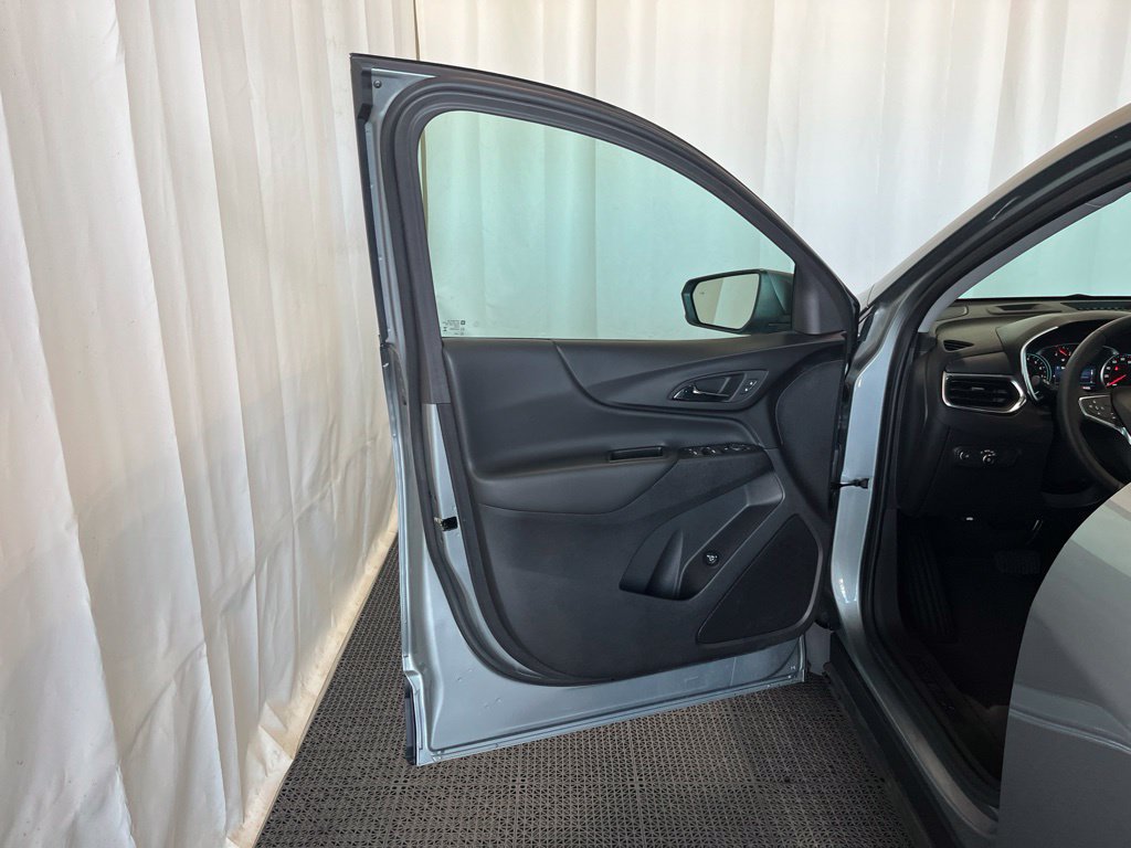 Used 2024 Chevrolet Equinox LT AWD/4WD image 16