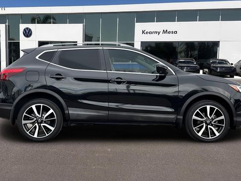 Used 2019 Nissan Rogue Sport SL image 3