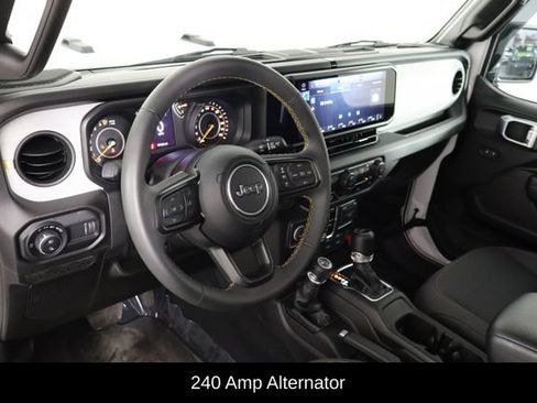 Used 2024 Jeep Gladiator Sport AWD/4WD image 24
