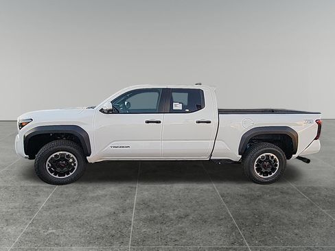 Certified 2025 Toyota Tacoma TRD Off-Road w/ TRD Off Road Premium Package AWD/4WD image 4