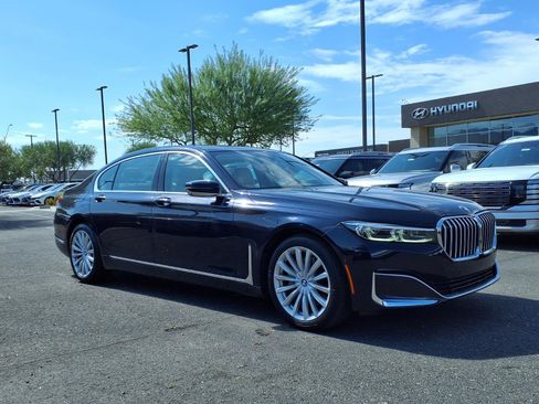 Used 2020 BMW 740i w/ Premium Package RWD image 8