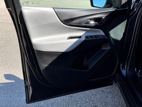 Used 2022 Chevrolet Equinox LT image 23