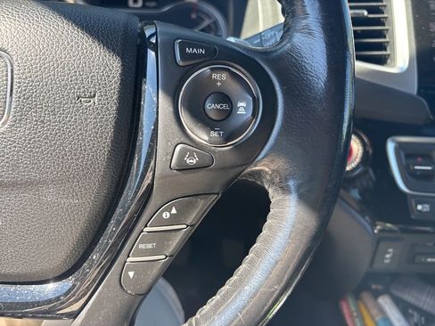 Used 2018 Honda Pilot Touring image 8