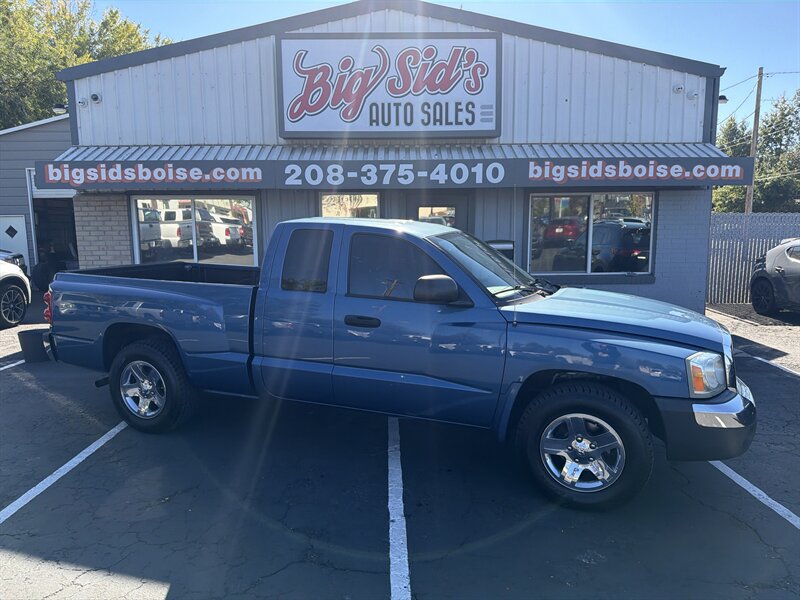 Used 2005 Dodge Dakota SLT RWD image 1