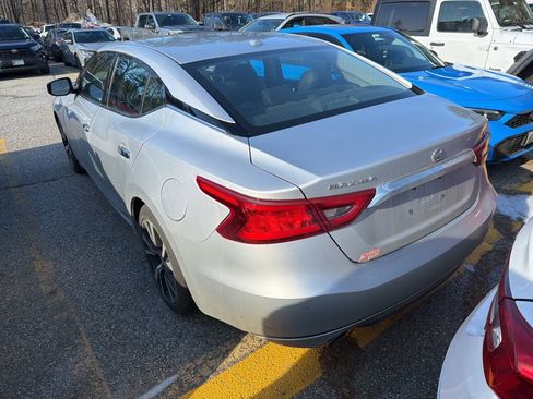 Used 2018 Nissan Maxima 3.5 SV image 2