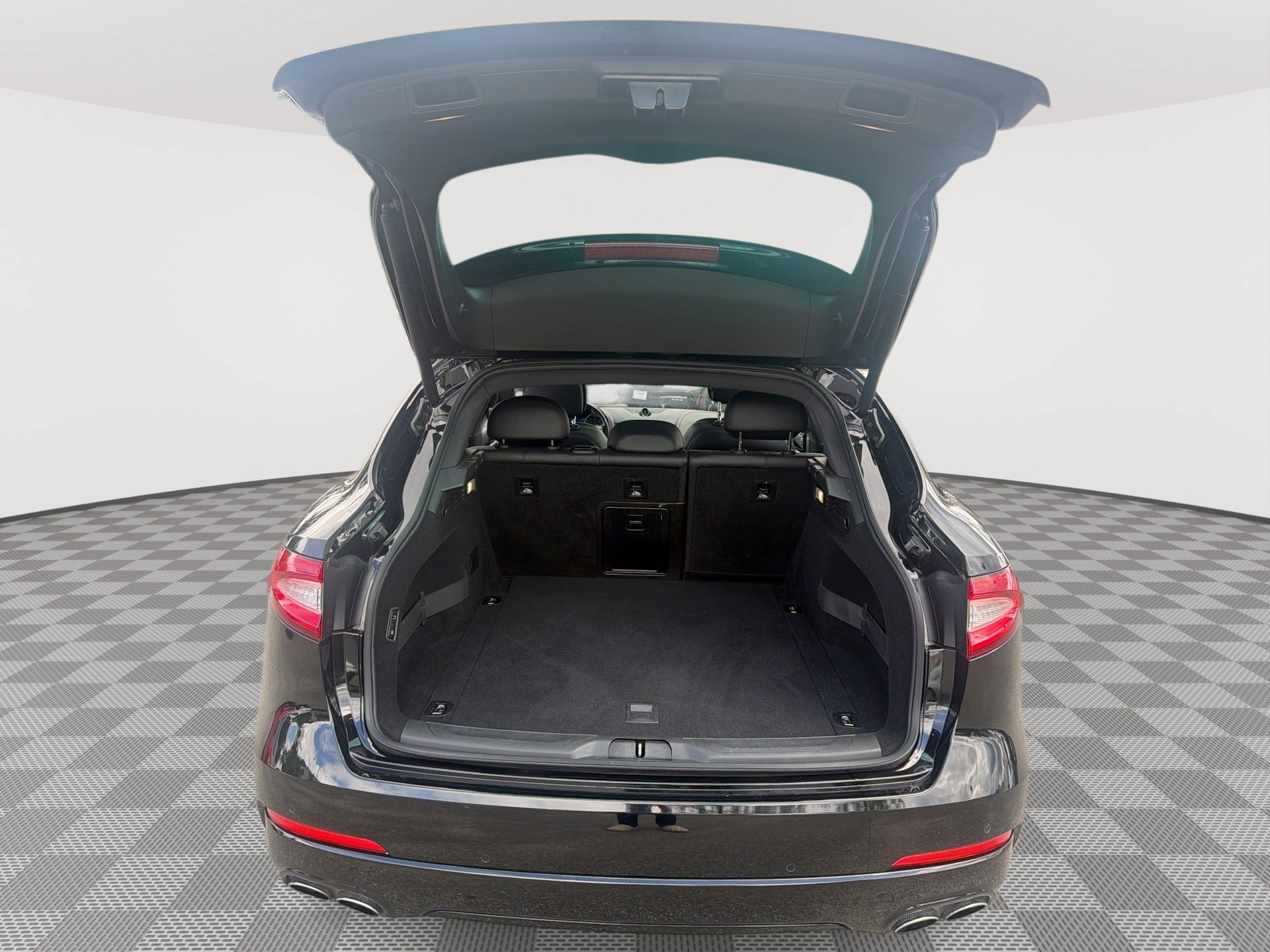 Used 2019 Maserati Levante AWD/4WD image 21