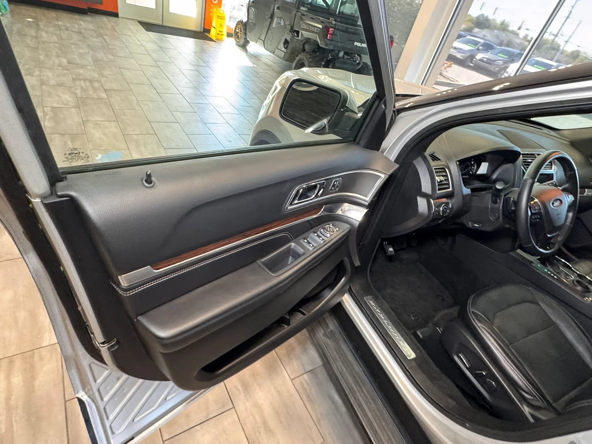 Used 2017 Ford Explorer Limited FWD image 33