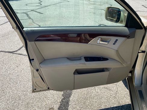 Used 2010 Toyota Avalon XLS image 16