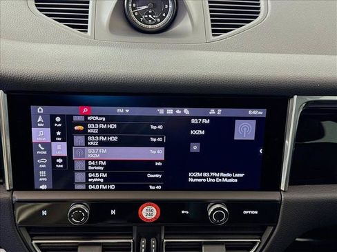 Certified 2025 Porsche Macan AWD/4WD image 16