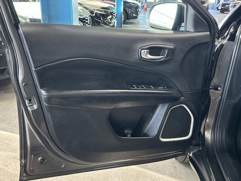Used 2019 Jeep Compass Altitude image 15