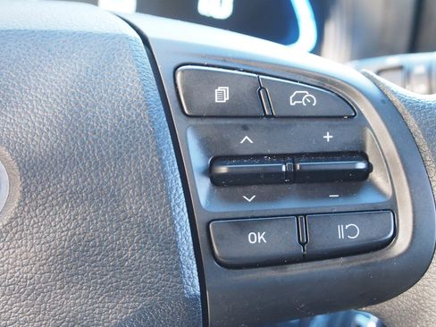 Used 2025 Hyundai Venue SE image 23