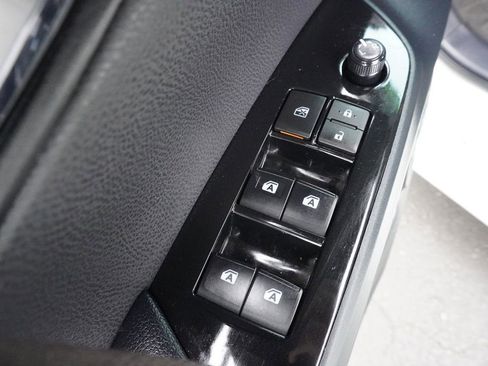 Used 2017 Toyota Prius Prime Advanced image 15