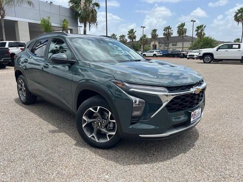 Used 2025 Chevrolet Trax LT w/ Driver Confidence Package FWD image 1