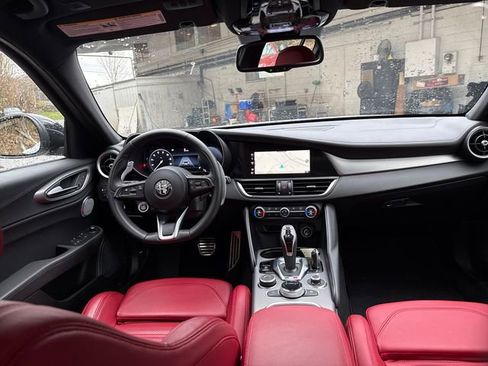 Used 2024 Alfa Romeo Giulia Veloce image 13