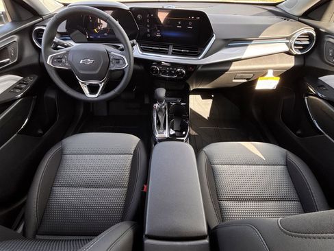 New 2026 Chevrolet Trax LT w/ Driver Confidence Package FWD image 7