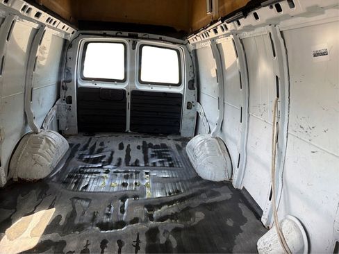 Used 2009 Chevrolet Express 2500 Extended RWD image 17