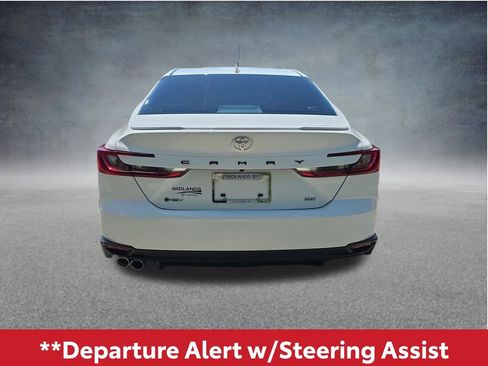 Used 2025 Toyota Camry SE FWD image 5