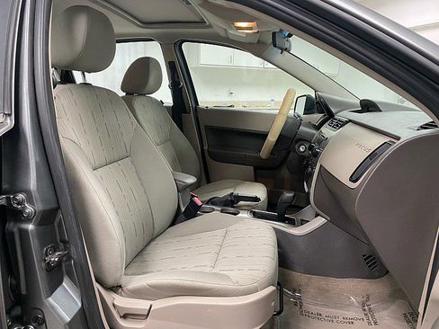 Used 2010 Ford Focus SE image 14