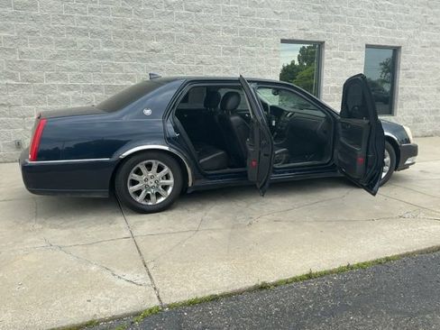 Used 2009 Cadillac DTS FWD image 12
