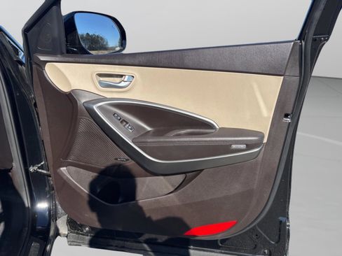 Used 2018 Hyundai Santa Fe SE image 40