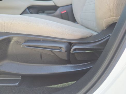 Certified 2025 Honda HR-V LX image 16