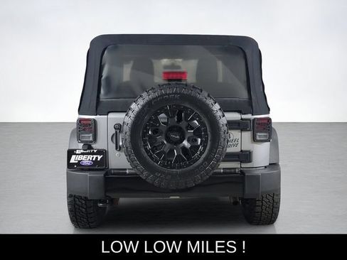 Used 2016 Jeep Wrangler Sport AWD/4WD image 5