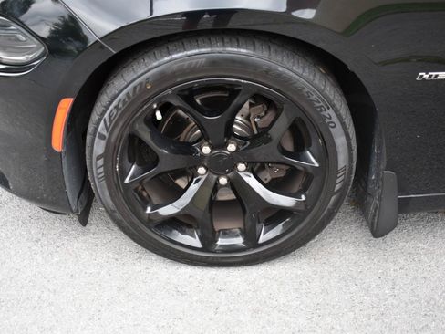 Used 2018 Dodge Charger R/T w/ Premium Group RWD image 29