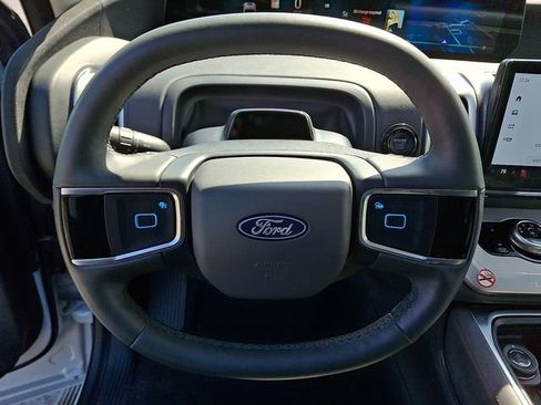 Used 2025 Ford Expedition Active image 21