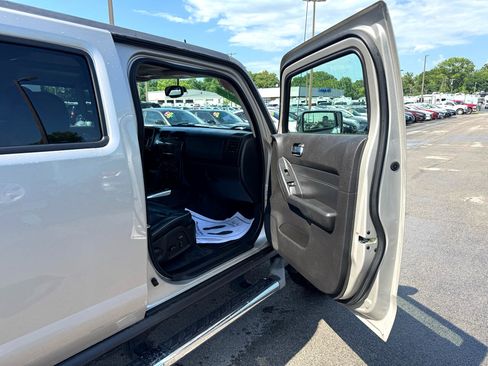 Used 2009 HUMMER H3T Luxury image 9