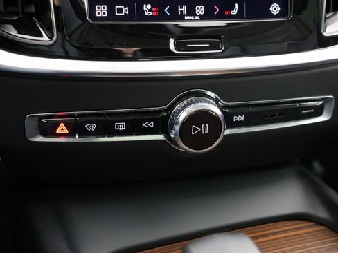 Used 2025 Volvo V60 B5 Cross Country Plus image 26