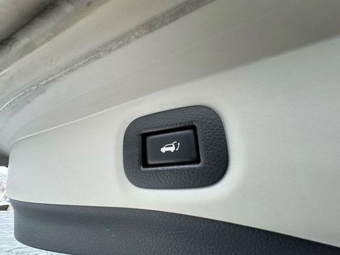 Used 2015 Nissan Rogue SL w/ SL Premium Package image 19