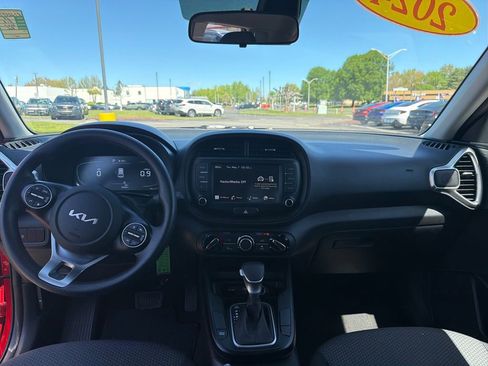 Used 2024 Kia Soul LX w/ Option Group 015 FWD image 14