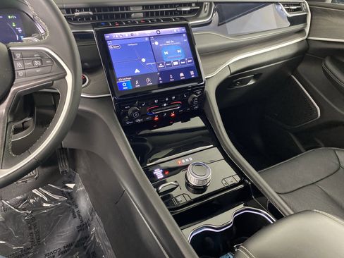 Used 2022 Jeep Grand Cherokee Limited 4xe w/ Luxury Tech Group II image 28