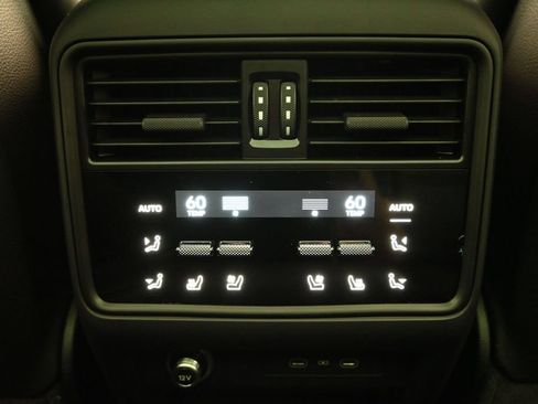 Used 2026 Porsche Cayenne GTS AWD/4WD image 23