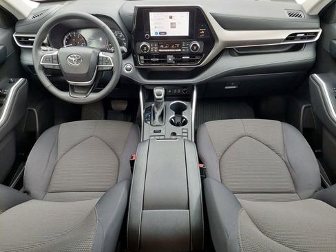 Certified 2024 Toyota Highlander LE image 3