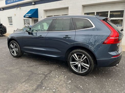 Used 2021 Volvo XC60 T5 Momentum w/ Protection Package image 2